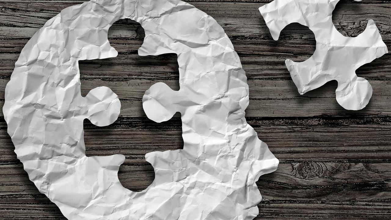 Genrebild på ett huvud i profil i papper där en pusselbit från hjärnan plockats ut och ligger bredvid. Kan illustrera sådanat som har med hjärnan att göra såsom intelligens, minne eller hjärnsjukdom.