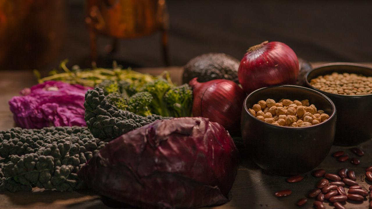 Nyttiga råvaror på bord.