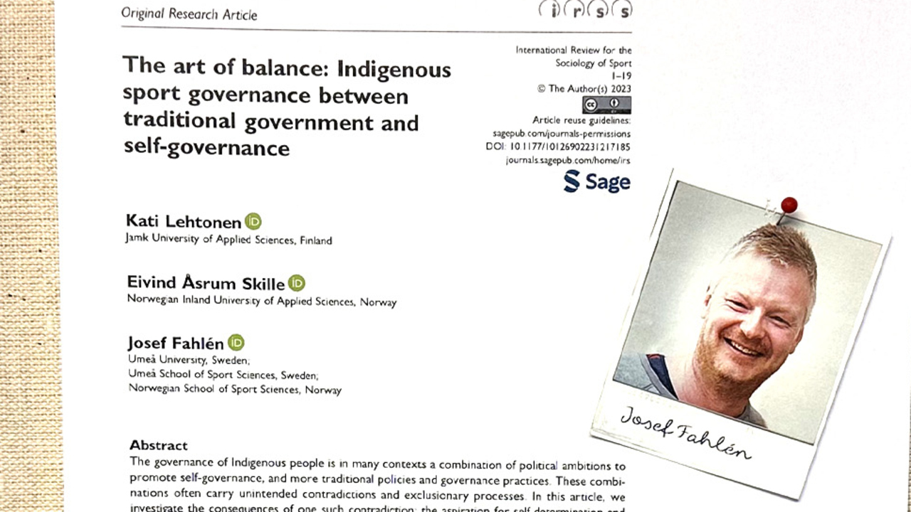 Anslagstavla med Josef Fahléns artikel uppsatt