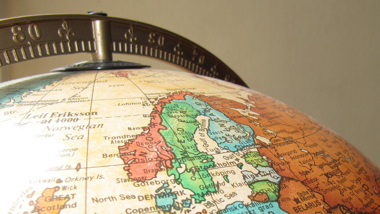 Närbild på en jordglob