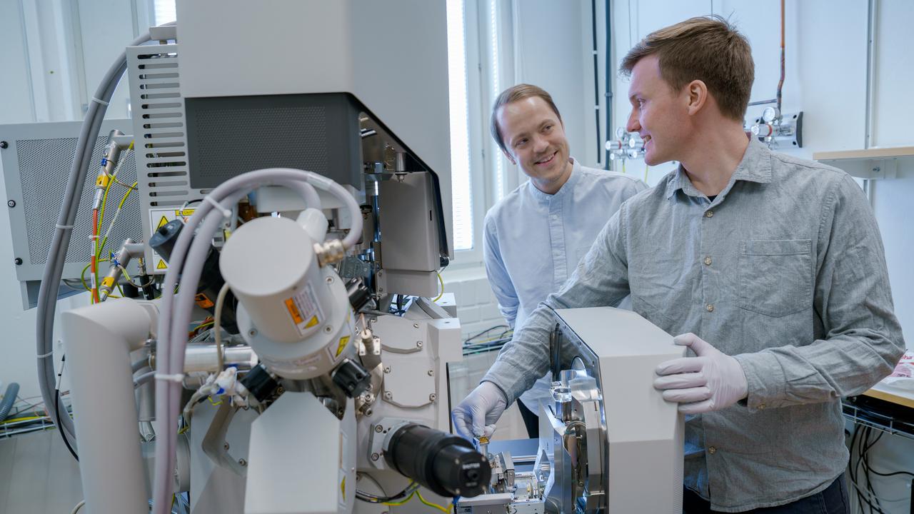 – Erik Olof WikLund, konstnär och examinerande masterstudent vid Konsthögskolan, Umeå universitet– Nils Hauff, staff scientist, Umeå Centre for Electron Microscopy, Umeå universitet, SciLifeLab