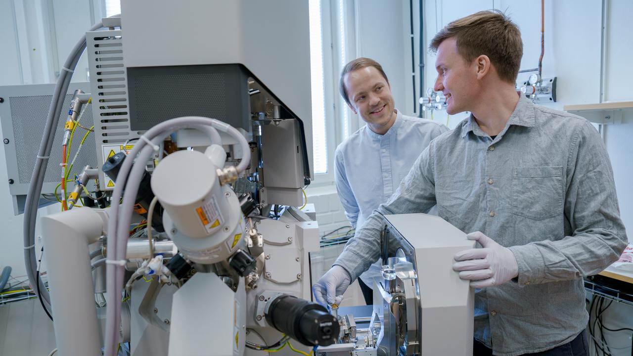 – Erik Olof WikLund, konstnär och examinerande masterstudent vid Konsthögskolan, Umeå universitet– Nils Hauff, staff scientist, Umeå Centre for Electron Microscopy, Umeå universitet, SciLifeLab