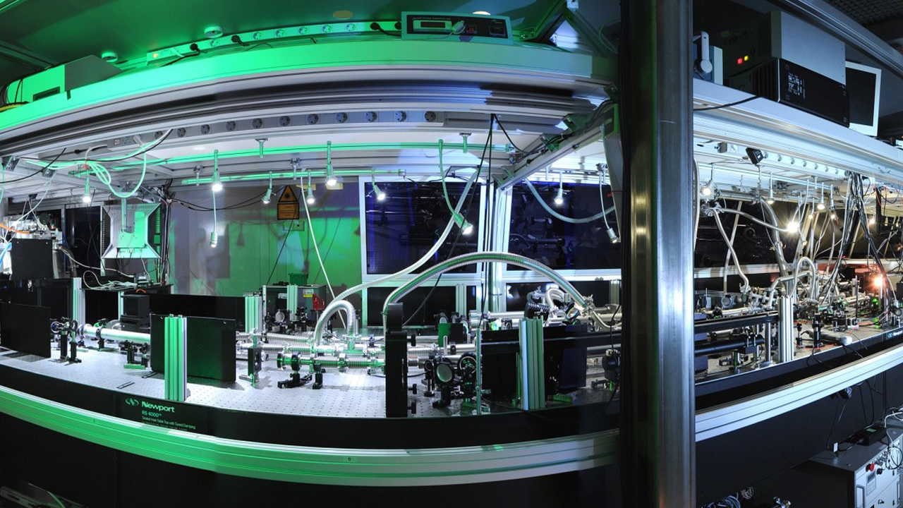 Light Wave Synthesizer lasersystem.