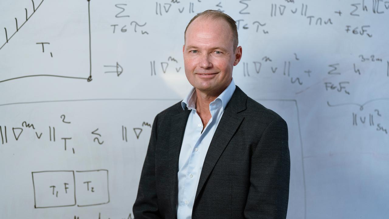 Mats G LarsonProfessor vid Institutionen för matematik och matematisk statistik