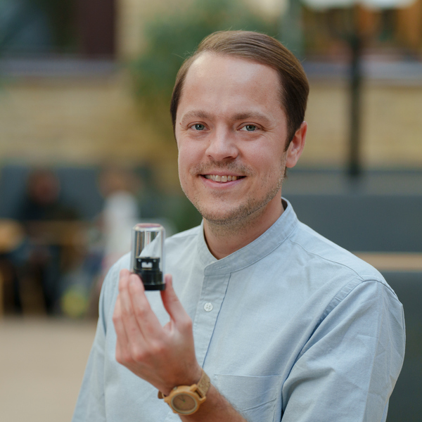 – Erik Olof WikLund, konstnär och examinerande masterstudent vid Konsthögskolan, Umeå universitet– Nils Hauff, staff scientist, Umeå Centre for Electron Microscopy, Umeå universitet, SciLifeLab 