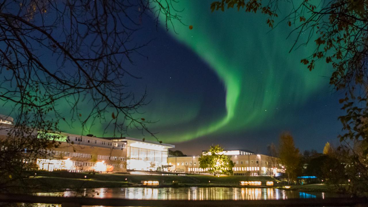 Norrsken över Samhällsvetarhuset