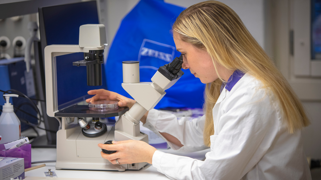 Elin Kindstedt, anknuten som tandläkare till Institutionen för odontologi, Umeå universitet.