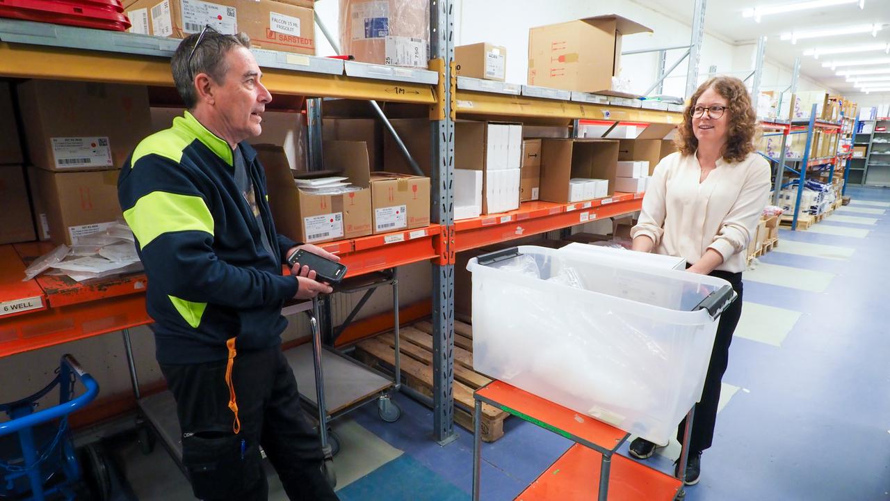 Boris Jonsson och Jeanette Blomberg i Kemiförrådet