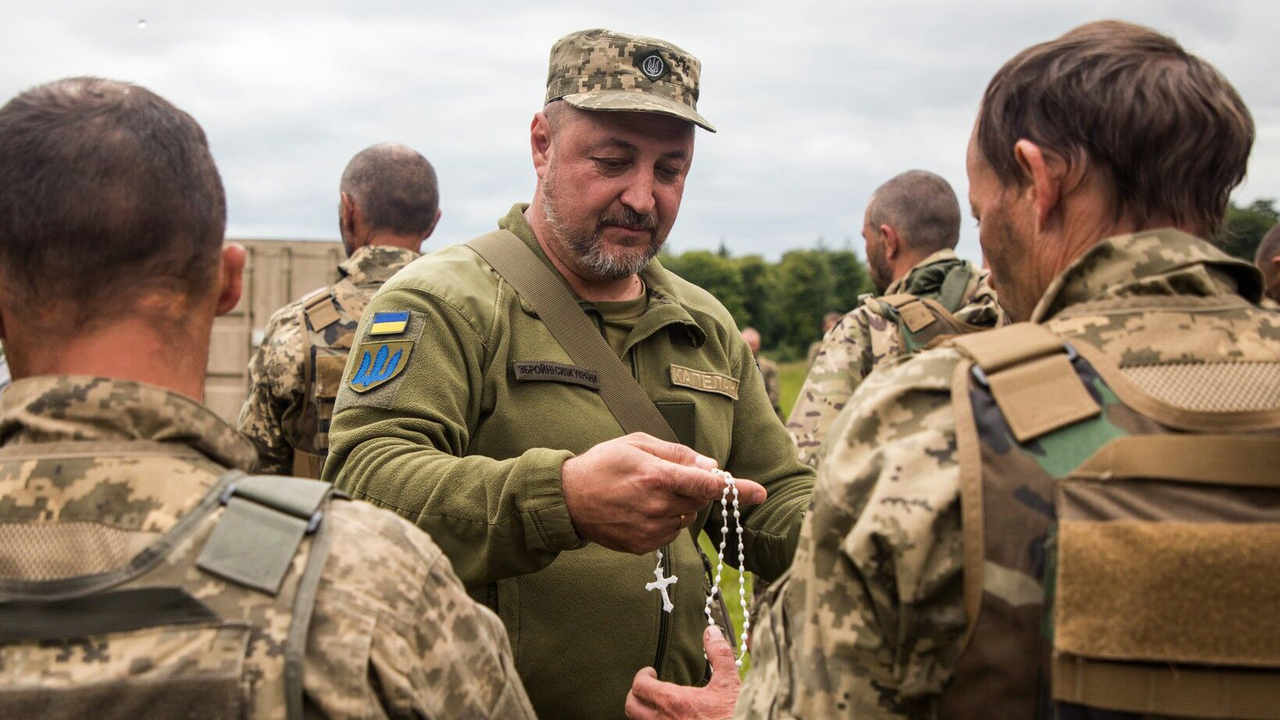 Fältprästerna jobbar numera som en integrerad del av stridsapparaten.