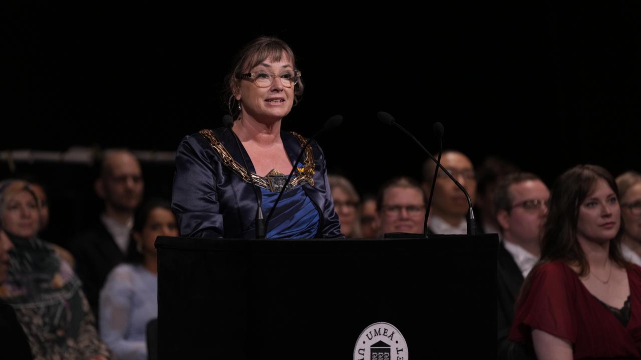 Tora Holmberg vid rektorsinstallationen i Aula Nordica.