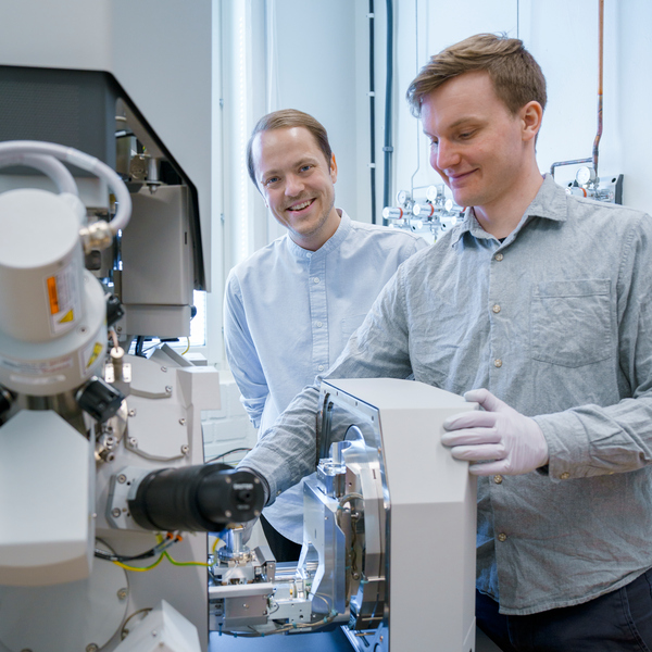 – Erik Olof WikLund, konstnär och examinerande masterstudent vid Konsthögskolan, Umeå universitet– Nils Hauff, staff scientist, Umeå Centre for Electron Microscopy, Umeå universitet, SciLifeLab 