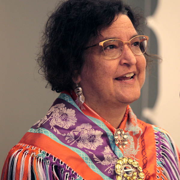 Person håller framförande