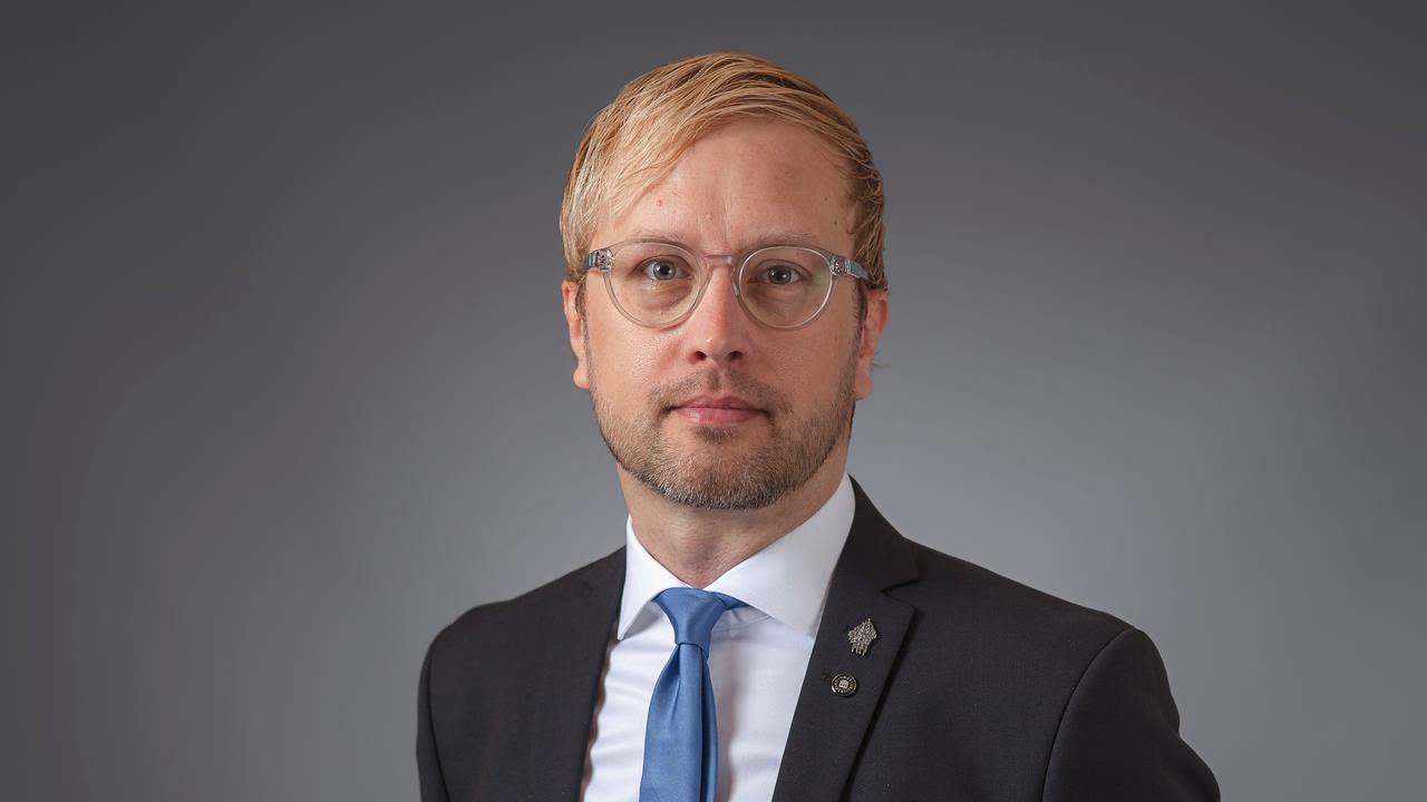 Professor, överläkare vid Institutionen för medicinsk och translationell biologiEnhet: Lärare A-flygeln, Grupp Patrik DanielsonAnknuten som professor till Kansliet för medicin