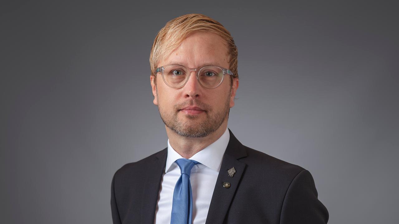 Professor, överläkare vid Institutionen för medicinsk och translationell biologiEnhet: Lärare A-flygeln, Grupp Patrik DanielsonAnknuten som professor till Kansliet för medicin