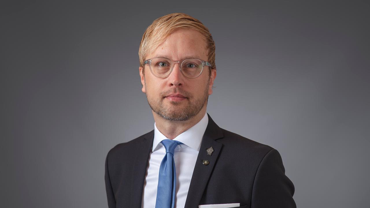 Professor, överläkare vid Institutionen för medicinsk och translationell biologiEnhet: Lärare A-flygeln, Grupp Patrik DanielsonAnknuten som professor till Kansliet för medicin