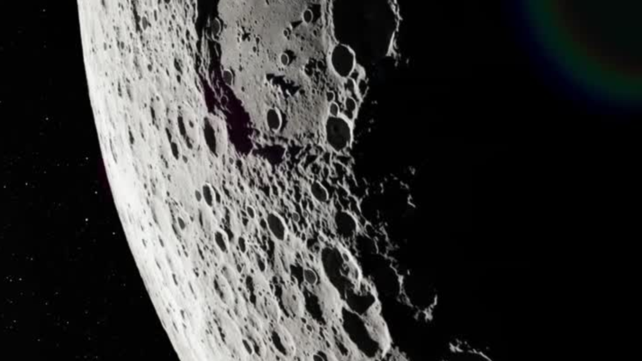 Ett collage med månen och en astronaut