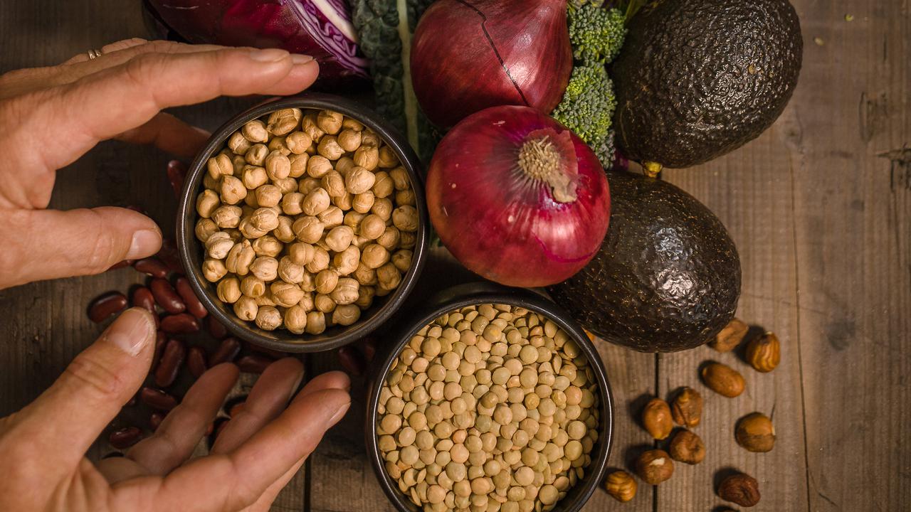 Nyttiga råvaror på bord.