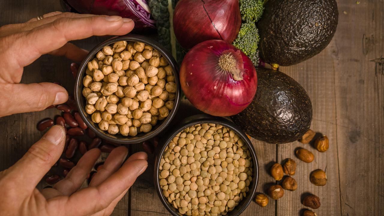 Nyttiga råvaror på bord.