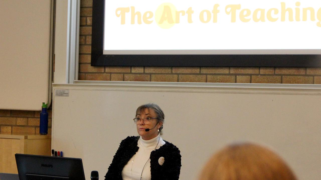 Rektor Tora inleder konferensen The Art of Teaching