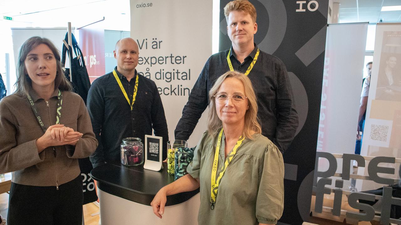 Bild på Anna Nystedt, Björn Norlén, Stig Hedström och Eva Lund, vid Oxios monter.