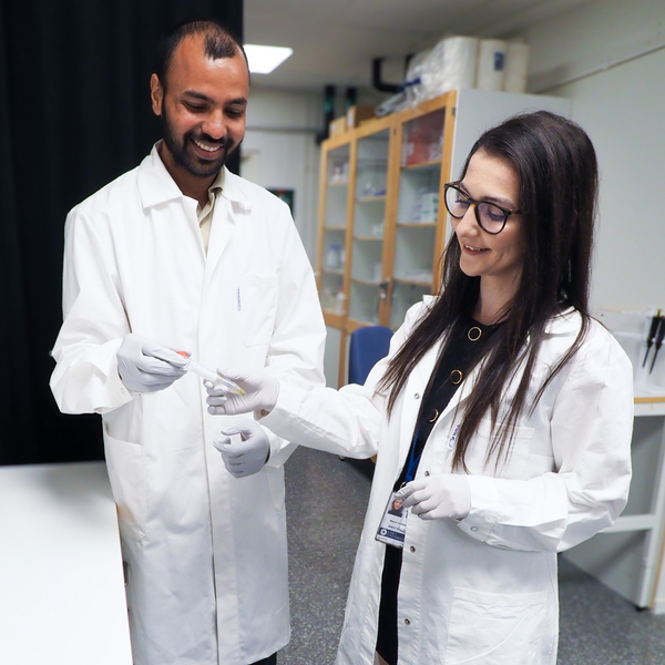 Surendra Vikram Singh och Merve Yesilbas