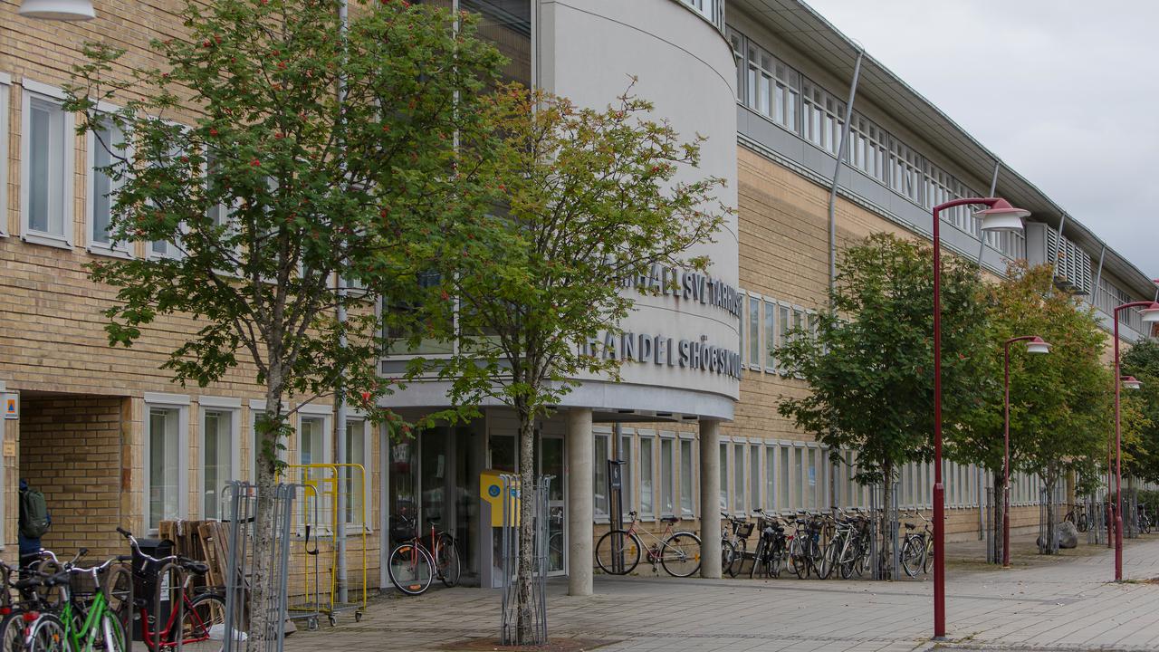 Handelshögskolans entré.