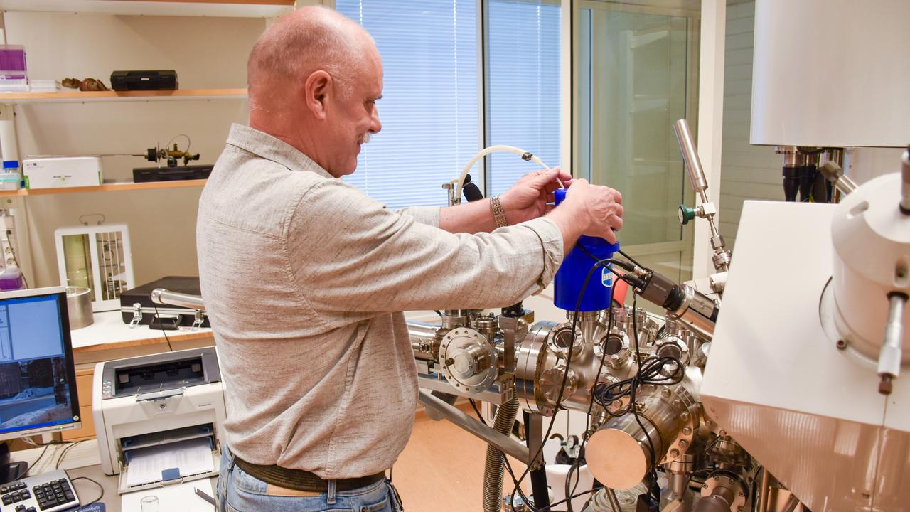 Andrey with XPS-instrumentet