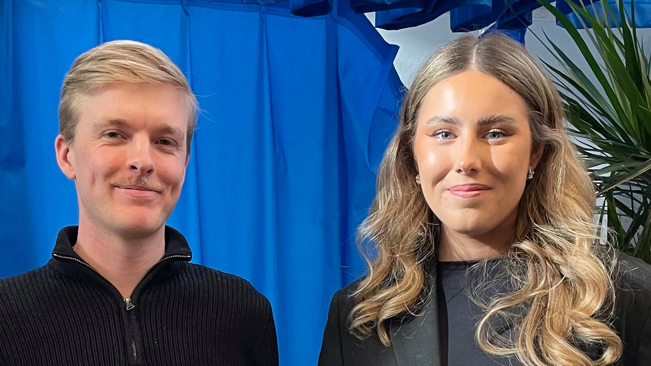 Tommi Rosenlund och Tilda Wilhelmsson, tidigare studenter på Pedagogiska institutionen vid Umeå universitet, tilldelas IKC vetenskapliga pris 2024.