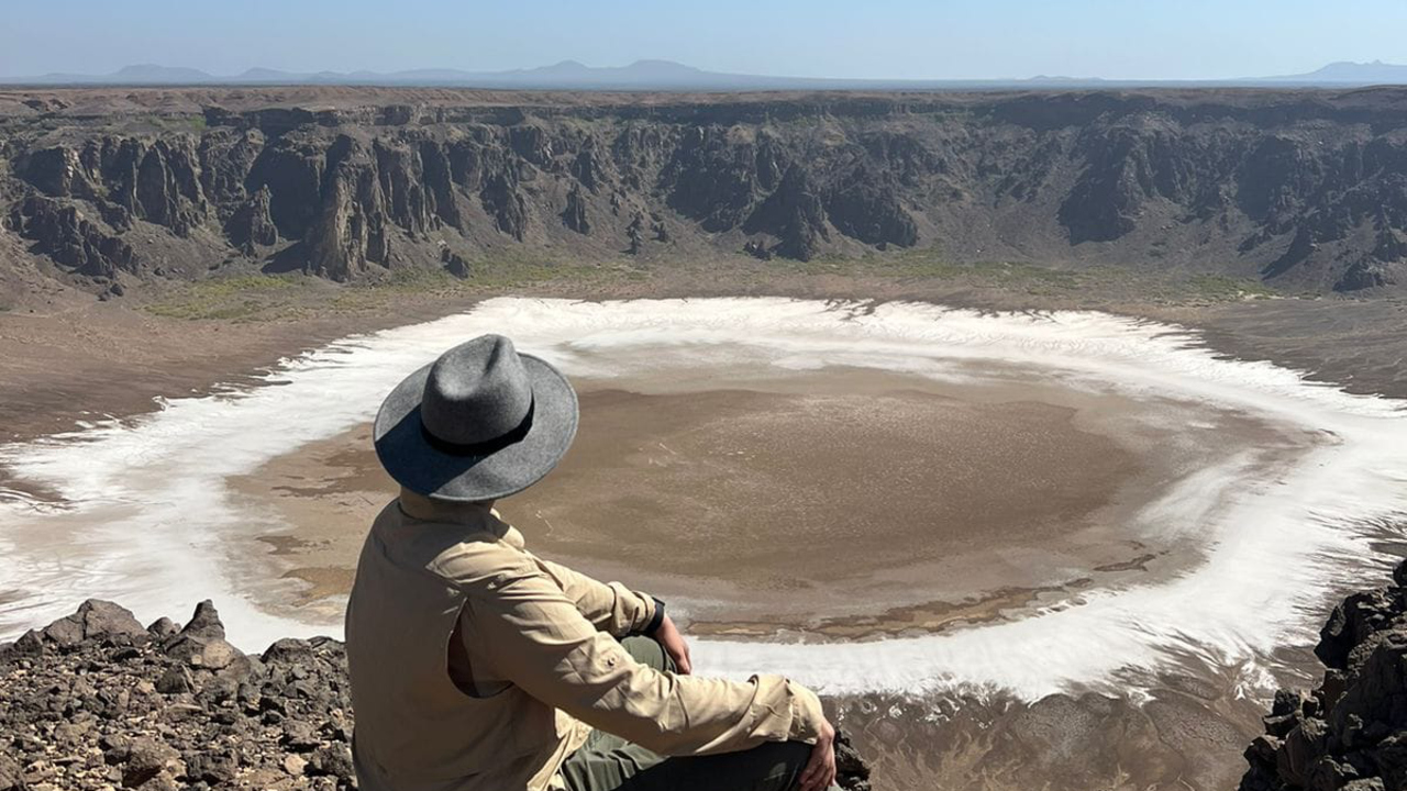Alef dos Santos studied the microbial life in the volcanic Al Wahbah crater. The salty, warm and alkaline environment serves as an Earth analogue for Saturn's ice moon Enceladus.