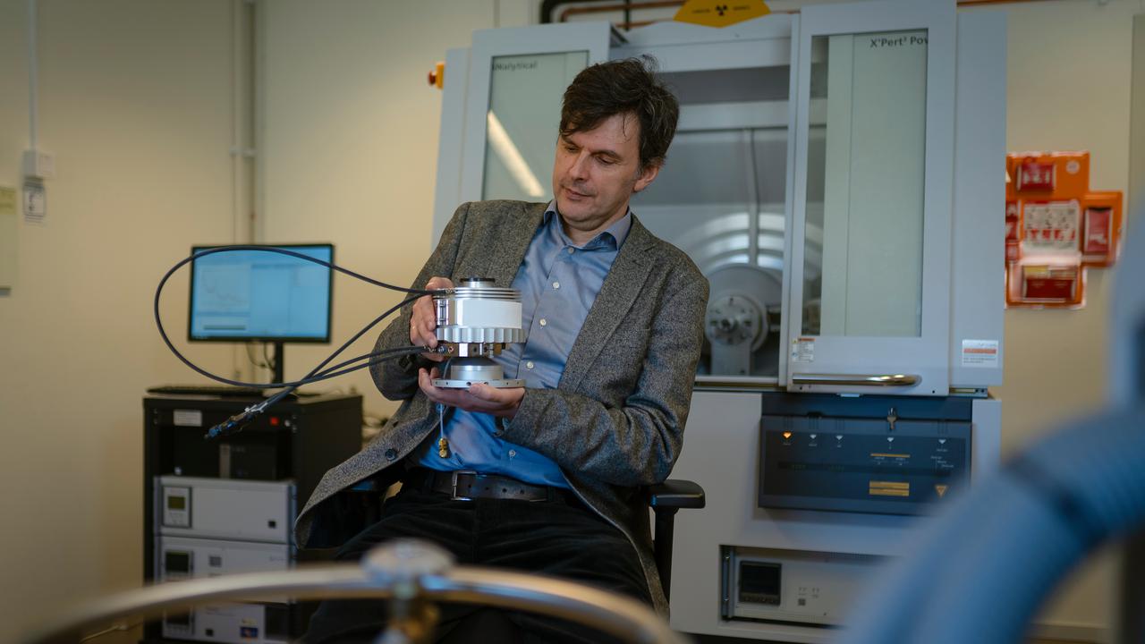 Alexandr TalyzinProfessor vid Institutionen för fysikEnhet: Nanomaterials