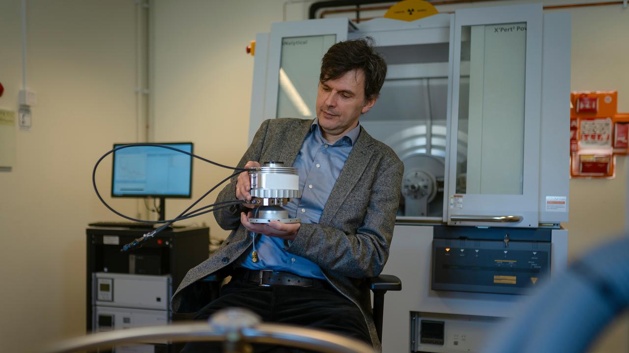 Alexandr TalyzinProfessor vid Institutionen för fysikEnhet: Nanomaterials