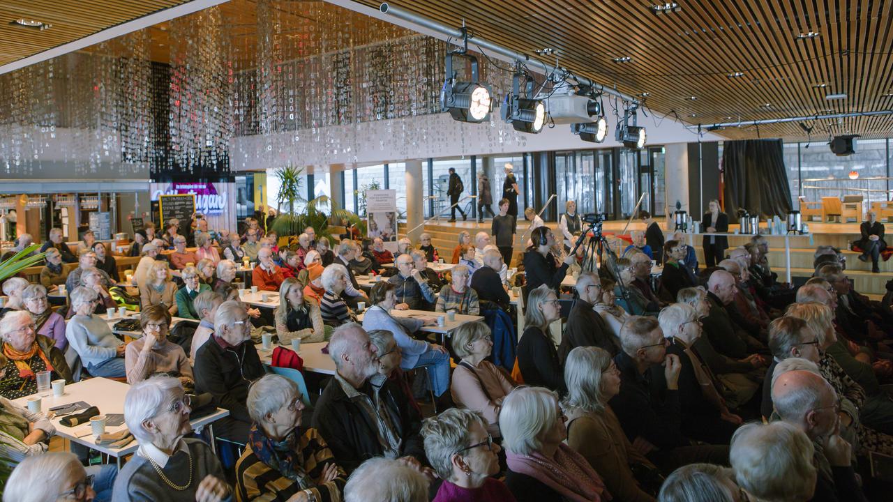 Fika efter en forskareVi bjuder på kunskap och fika. Populärvetenskapliga live-sända seminarier ger dig möjlighet att ta del av spännande medicinsk forskning.