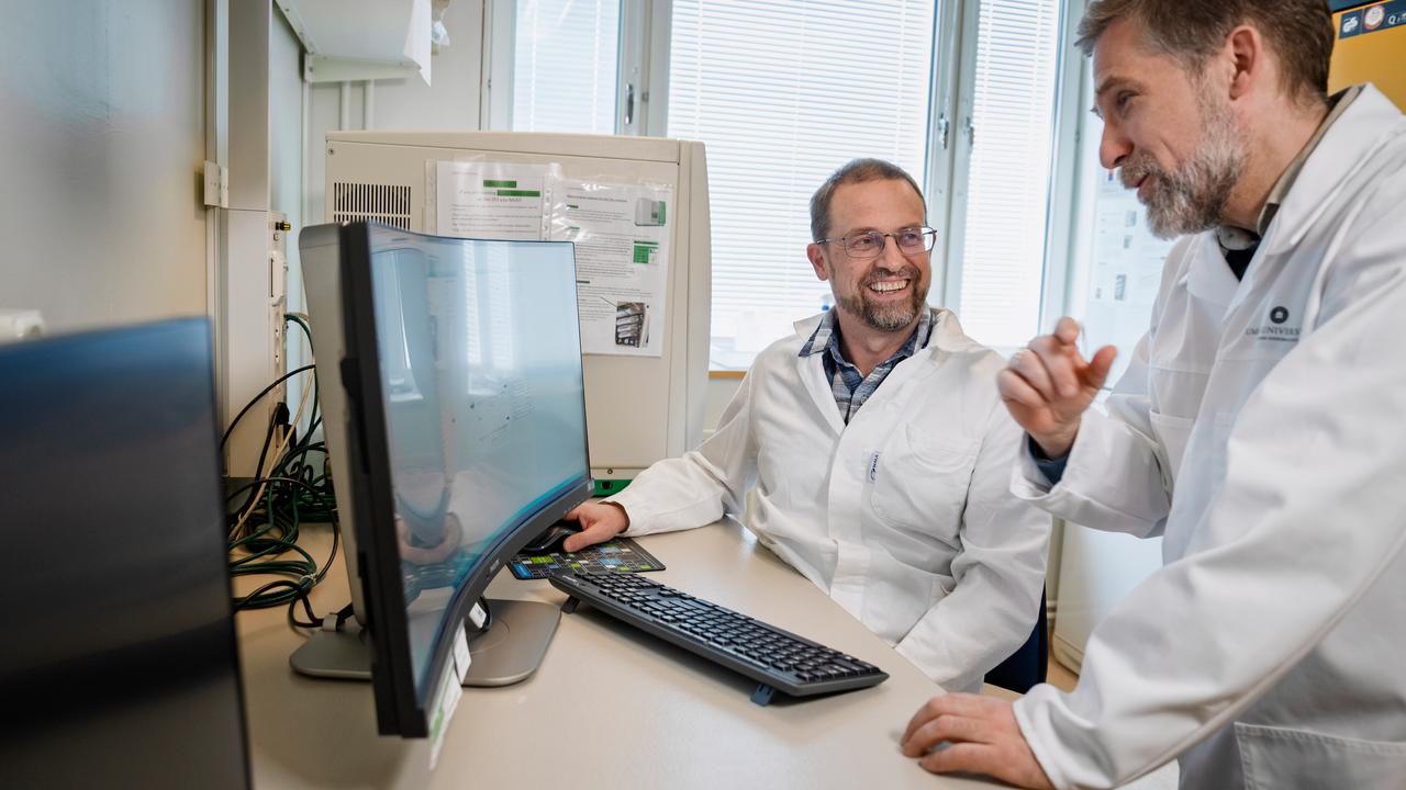 Johan Normark och Constantin Urban, Institutionen för klinisk mikrobiologi