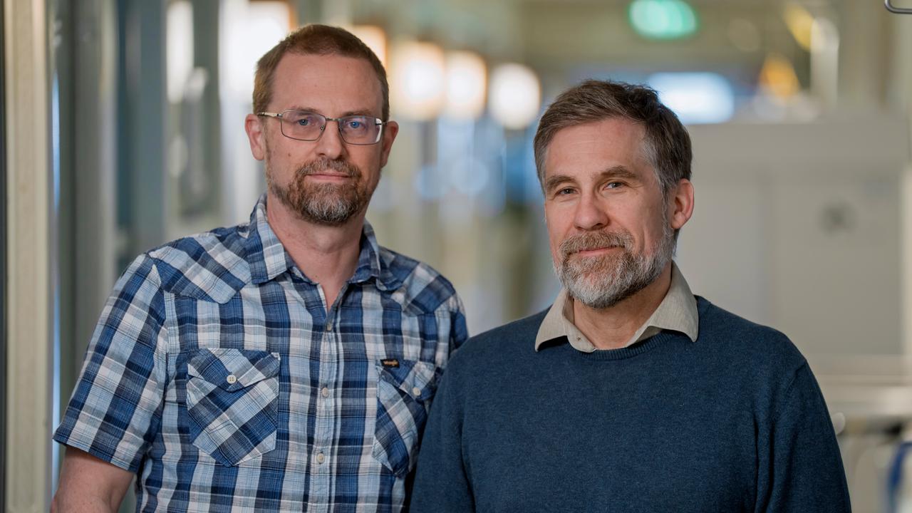 Johan Normark och Constantin Urban Institutionen för klinisk mikrobiologi