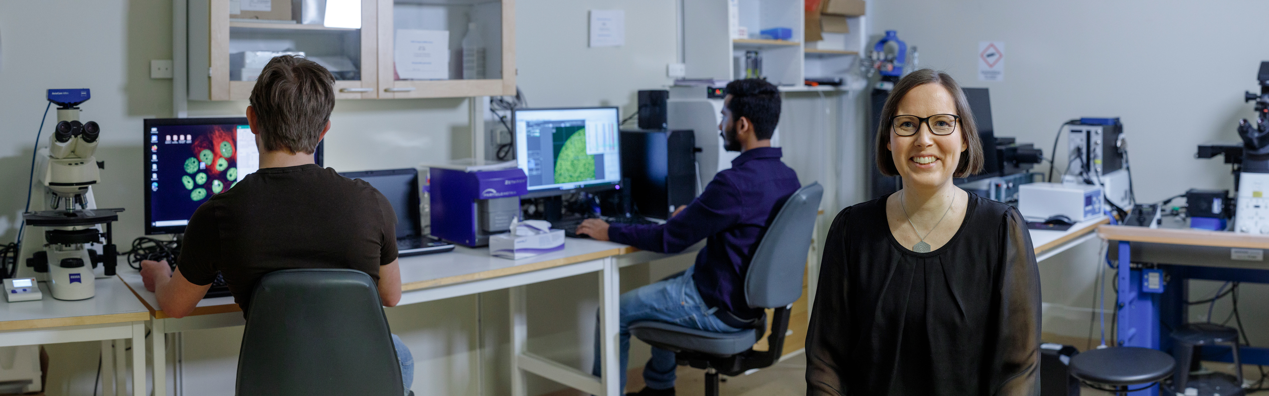 Praveen Mathews Varghese,Annasara Lenman, Alfred Wennemo, Labbmiljö, virus, gruppbild Lenman