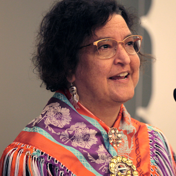 Person håller framförande