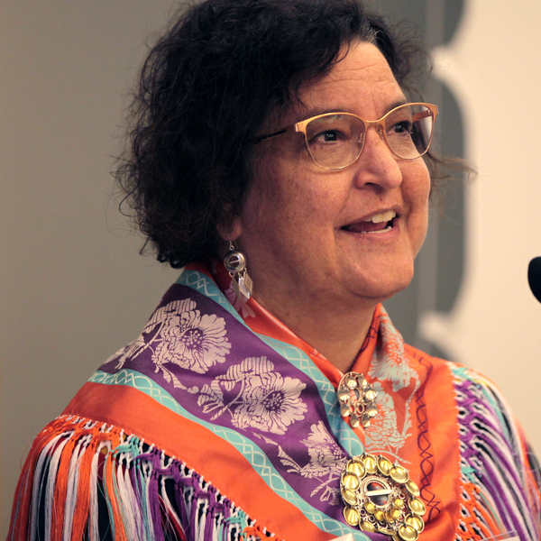 Person håller framförande