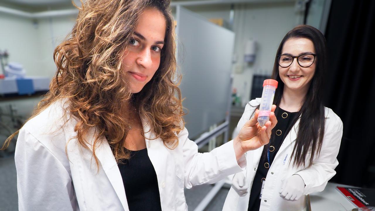 Zoe Asimaki och Merve Yesilbas