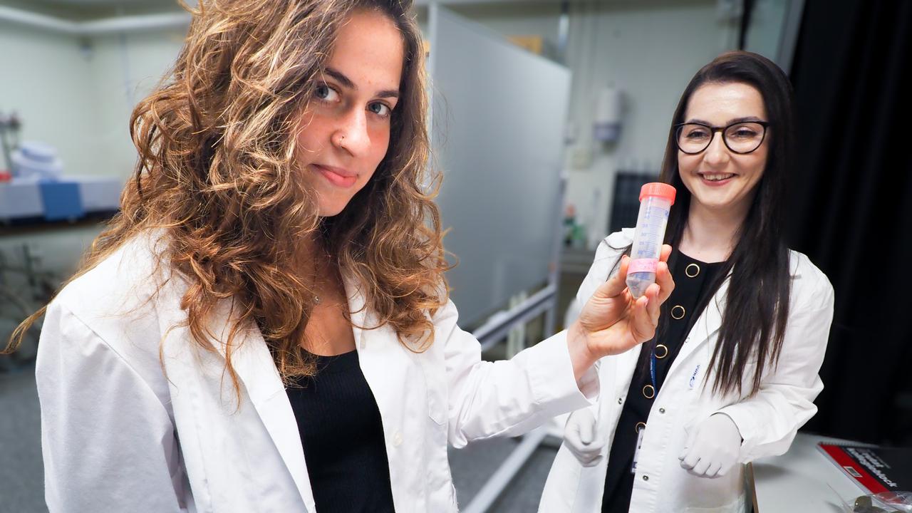 Zoe Asimaki och Merve Yesilbas