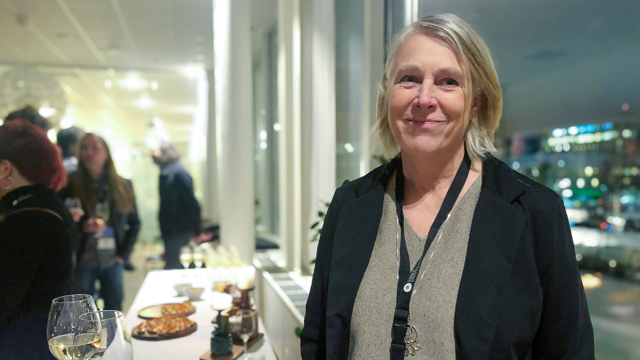 Stina Almkvist, strateg vid Region Norrbotten, arbetar med kommuner som påverkas av samhällsomvandlingen. Hon tycker att det har varit intressant att höra om andra samhällen som mött liknande utmaningar. – Man tror att man är unik och så fattar man när man lyssnar på forskare som Greg Halseth om Kanada, eller om Finland, att det är exakt samma problem, bara andra förutsättningar och villkor. Det är väldigt nyttigt att höra, säger hon.