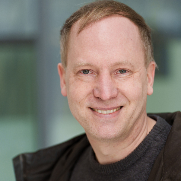 Porträtt på David Bäckström, forskare vid institutionen för klinisk vetenskap vid Umeå universitet.