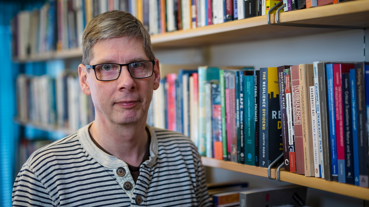 Patrik Johansson, forskare och lektor inom freds- och konfliktstudier vid Statsvetenskapliga institutionen vid Umeå universitet.