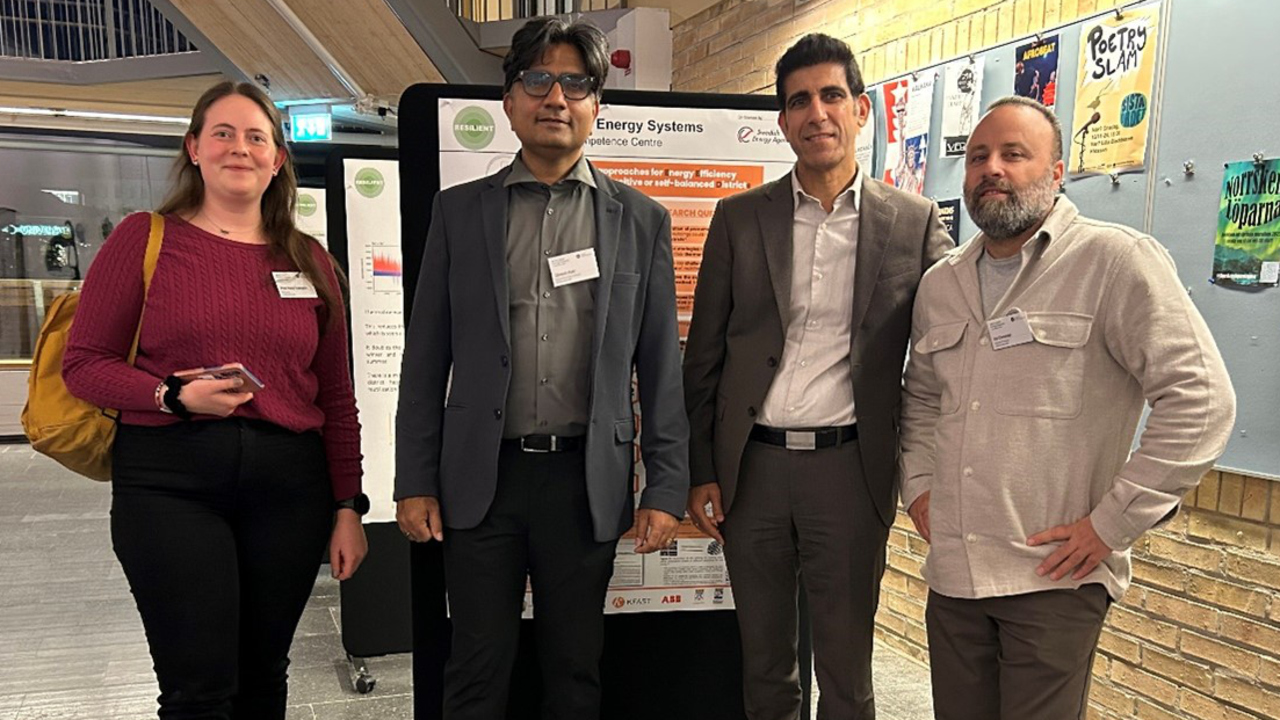 En grupp människor som står bredvid varandra