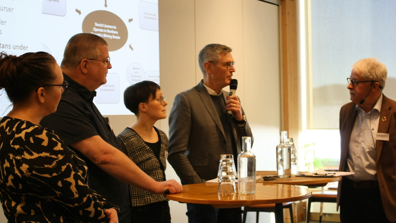 Panelen diskuterar hur social acceptans kan skapas