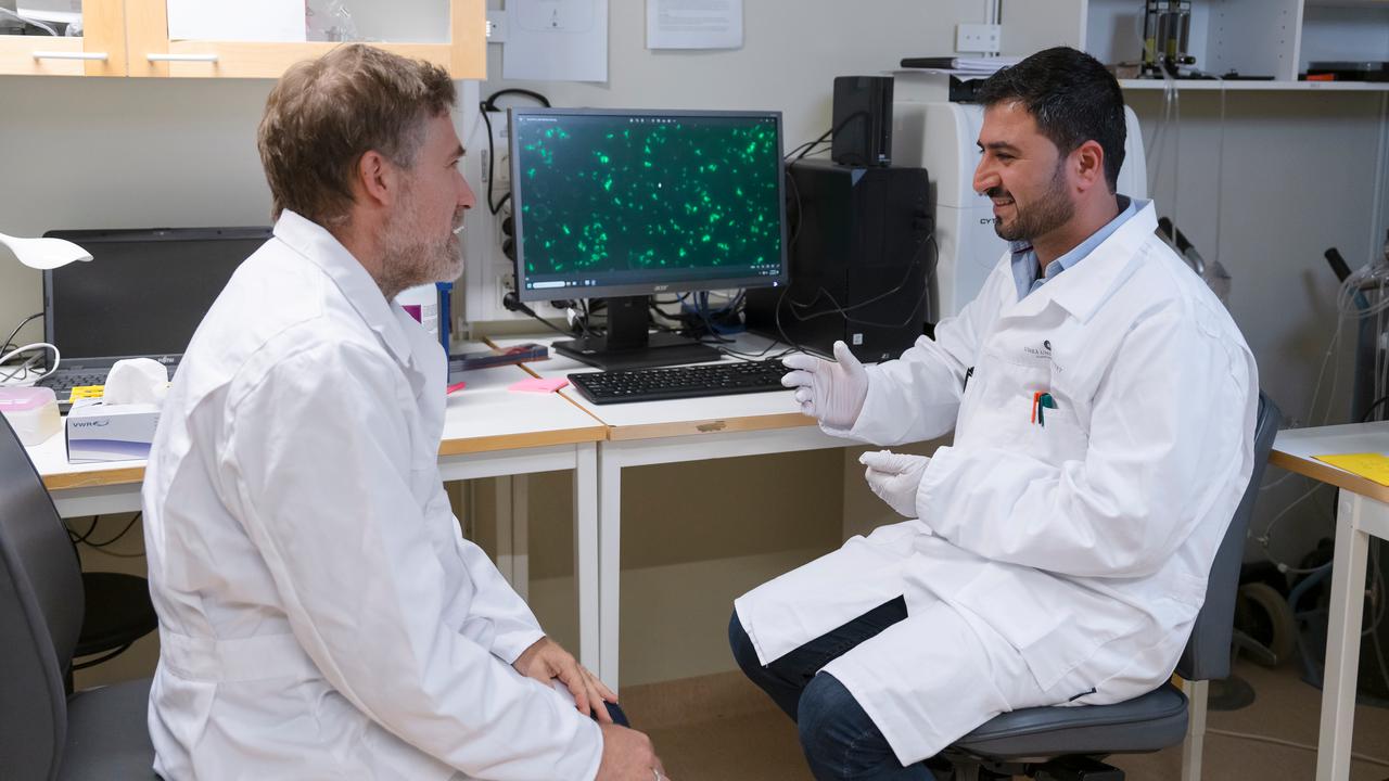 Nadeem UllahPostdoktor vid Institutionen för klinisk mikrobiologisamt Constantin UrbanProfessor vid Institutionen för klinisk mikrobiologiEnhet: Immunologi, Avdelningen för infektion och immunologi