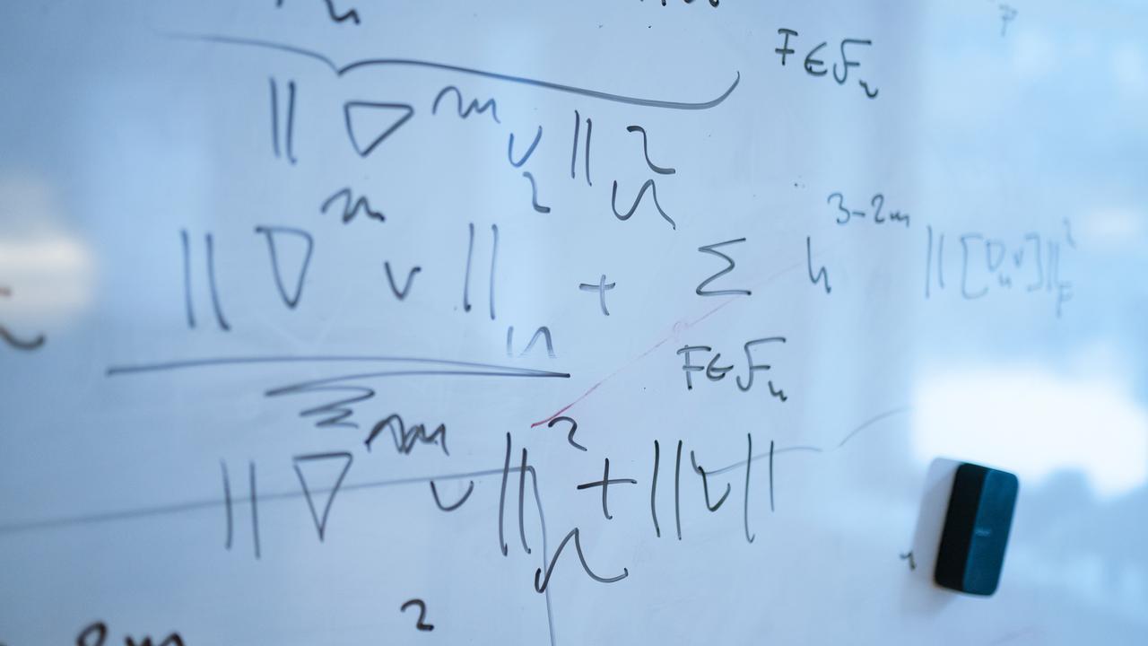 Mats G LarsonProfessor vid Institutionen för matematik och matematisk statistik