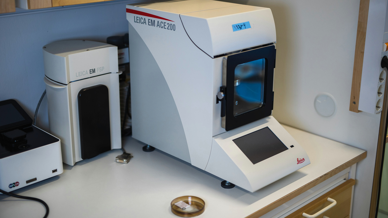 Low Vacuum Coater Leica EM ACE200 UCEM