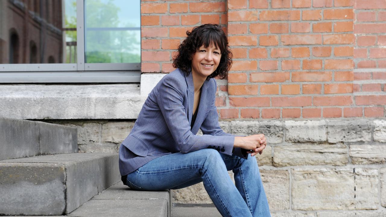 Porträtt av Emmanuelle Charpentier, hedersdoktor vid Umeå universitet.