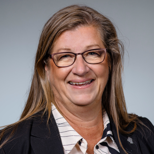 Porträtt på Katrine Riklund, prorektor vid Umeå universitet.