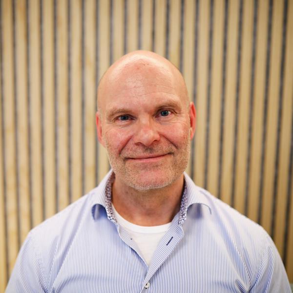 Porträtt på Tomas Sjögren, professor i ekonomi vid Handelshögskolan